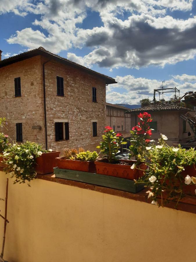 B&B La Casa Di Alice Foligno Exterior foto